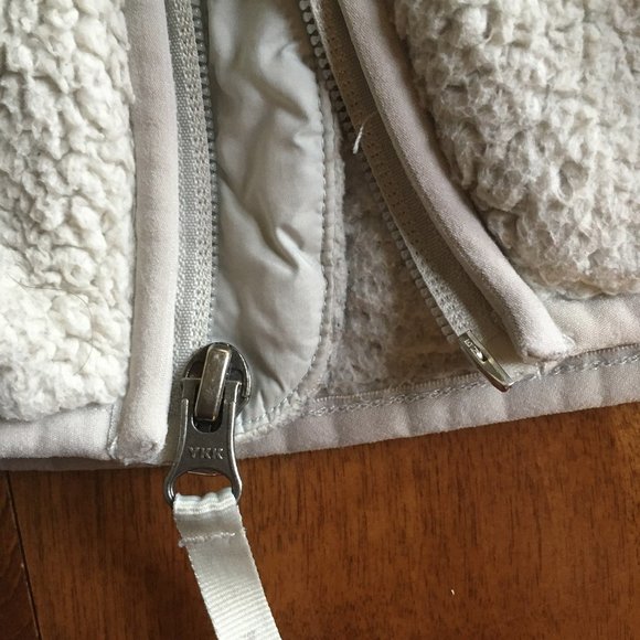 The North Face ivory sherpa fleece XL (18) - Picture 12 of 14
